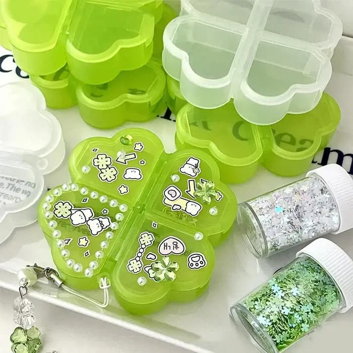 Boîte de rangement trèfle à quatre feuilles, 4 grilles, conteneur de médicaments, boîte à pilules, trèfle porte-bonheur, bricolage INS, Mini organisateur de Scrapbook en plastique Durable