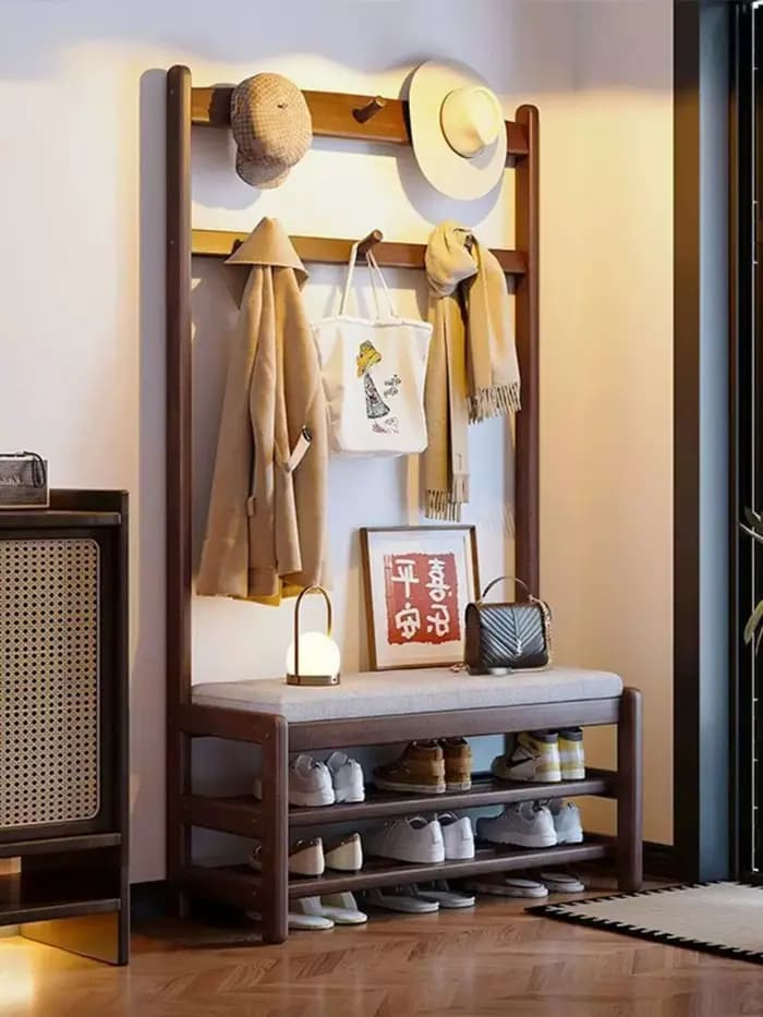 Porte-chaussures et porte-manteau pour entrée