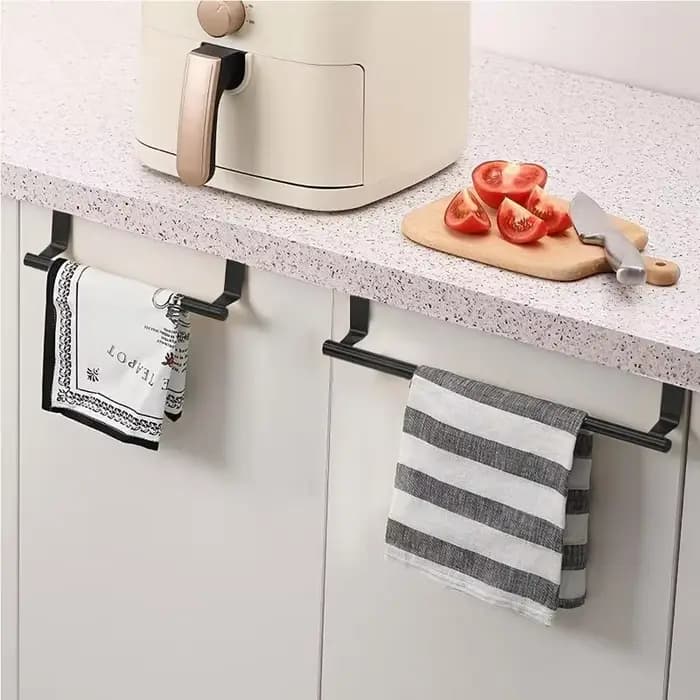 Porte-serviettes en fil métallique d'acier sur armoire