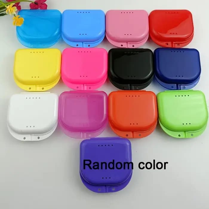 Boîte de rangement de bain pour prothèses dentaires