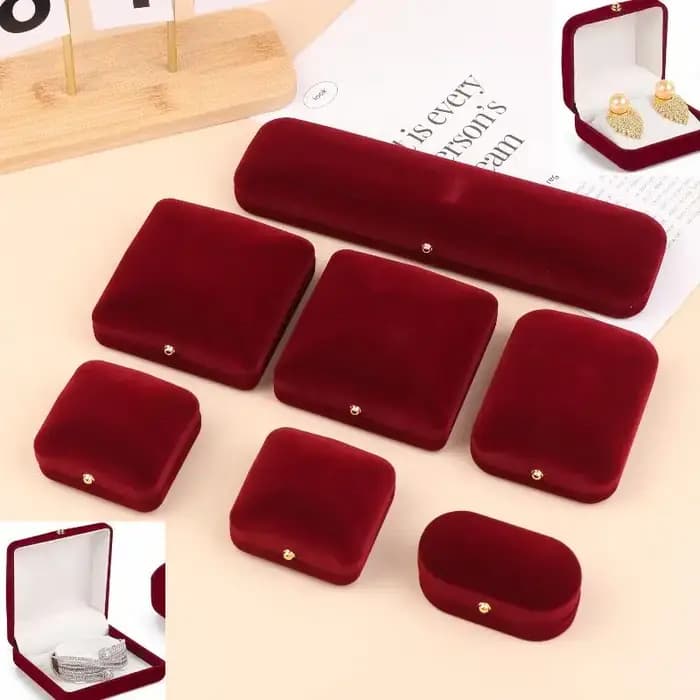 Boîte à bijoux à boucle dorée floquée