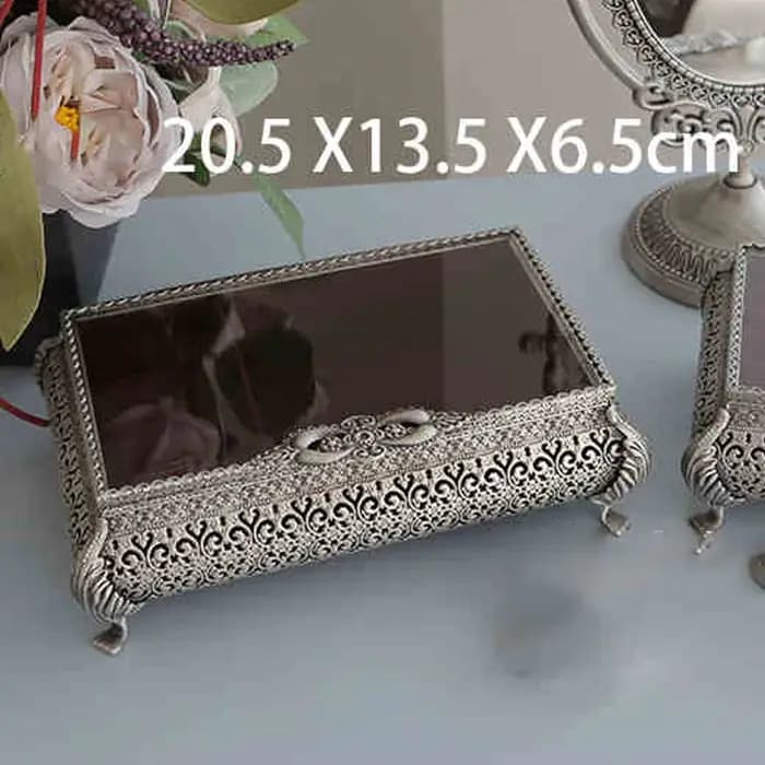 Boîte à bijoux creuse en métal faite à la main