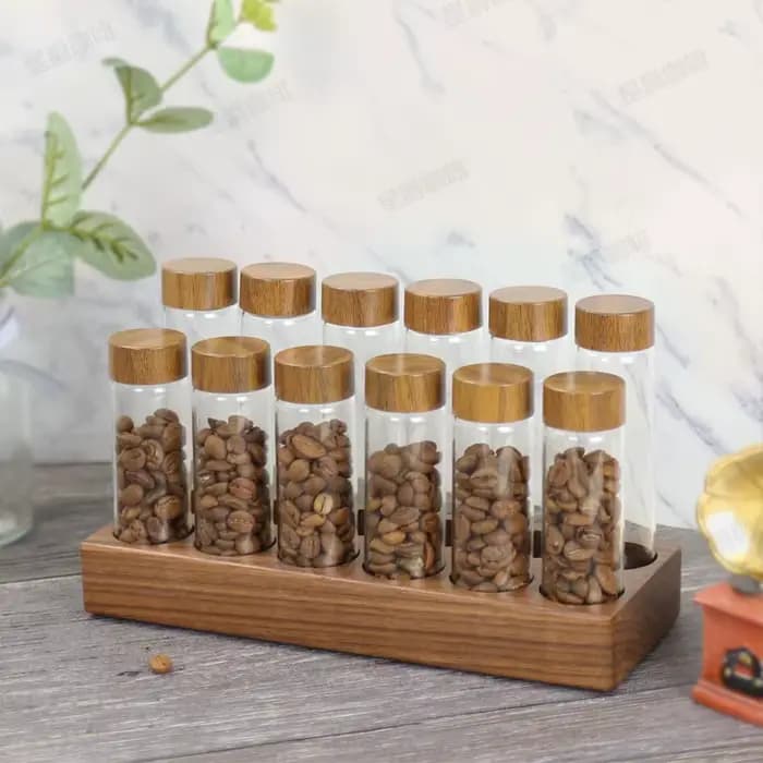 Petite bouteille en verre scellée en bois de hêtre