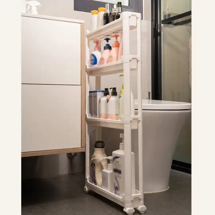 Armoire de salle de bain derrière la porte