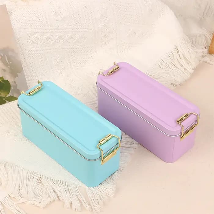 Boîte rectangulaire en fer blanc à l'ancienne avec couvercle