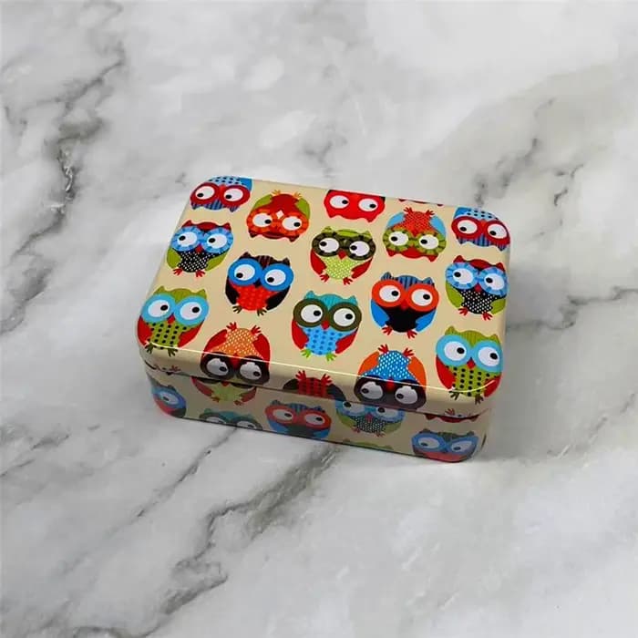 1 petite boîte en métal à couvercle rabattable pour organiser les fournitures de bureau