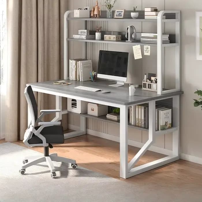 Bureau d'ordinateur stable avec étagère multi-niveaux intégrée