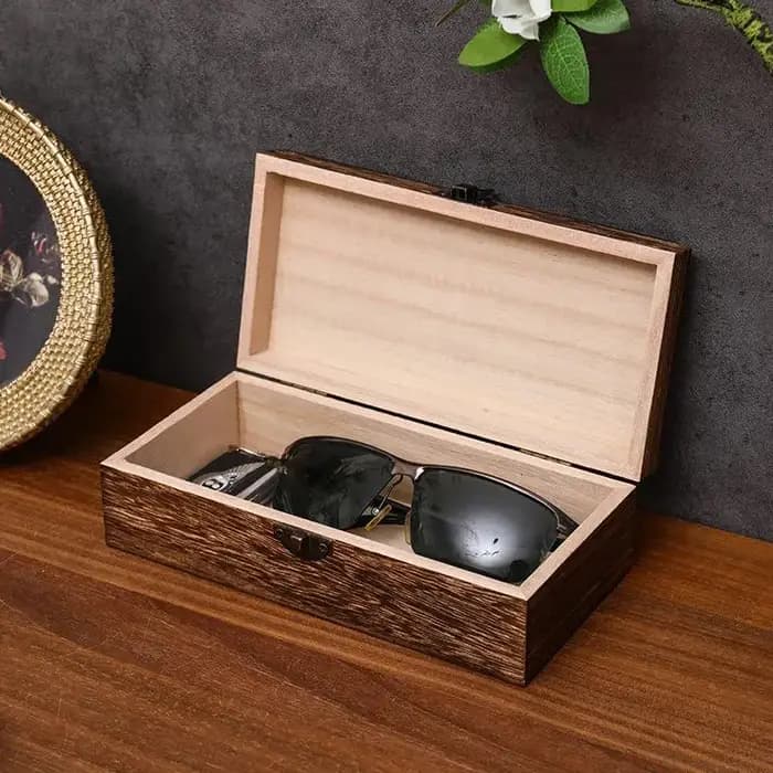 Boîte en bois vintage avec serrure sécurisée