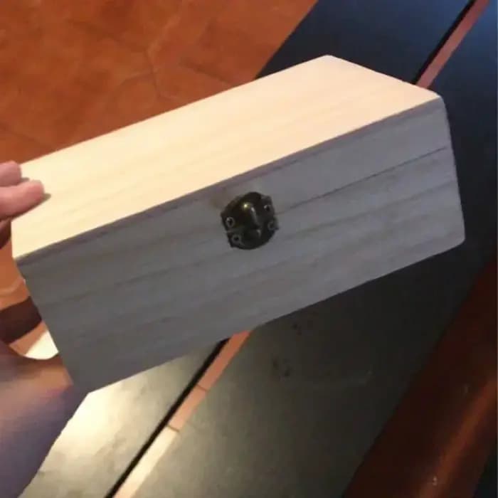 Boîte de rangement en bois naturel avec couvercle