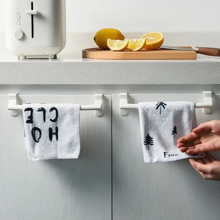 Porte-serviettes sur porte