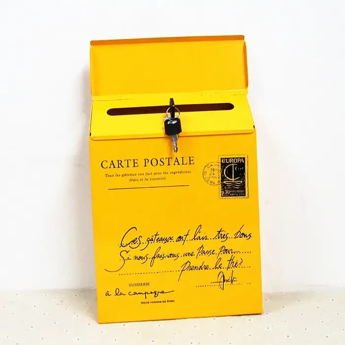 Boîte aux lettres murale suspendue