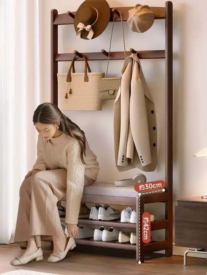 Porte-chaussures et porte-manteau pour entrée