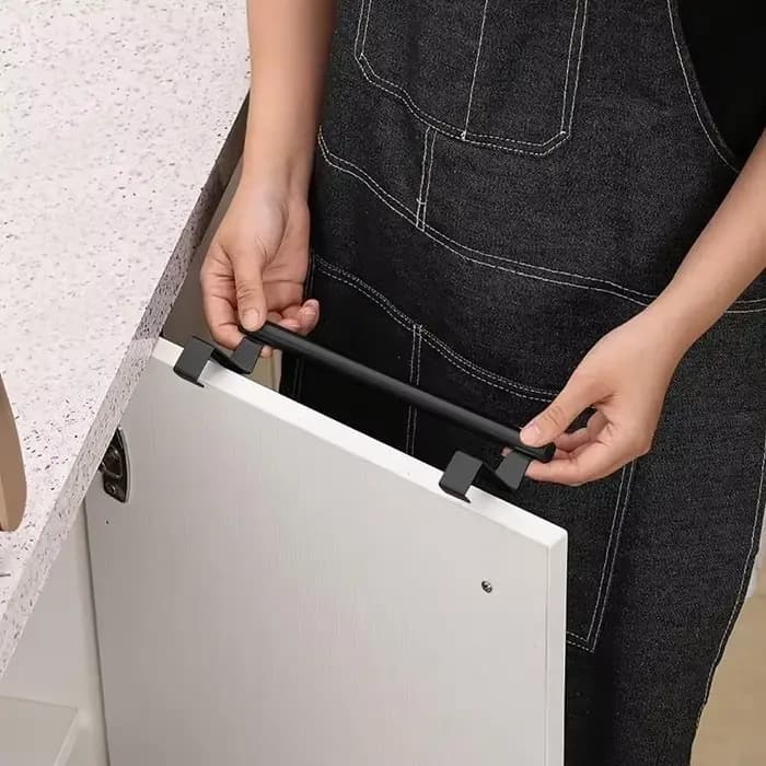 Porte-serviettes en fil métallique d'acier sur armoire