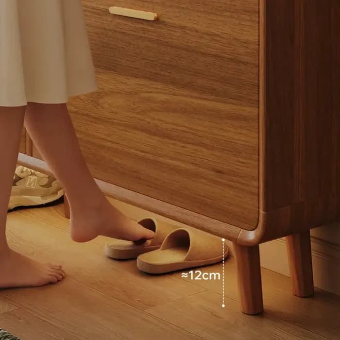 Meuble à chaussures fin et peu encombrant en bois