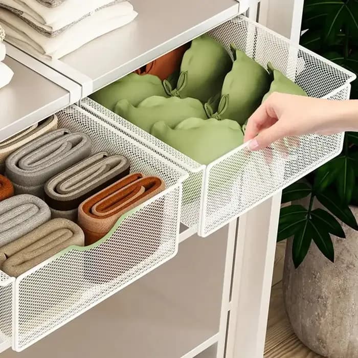 Compartiment de rangement coulissant en maille pour armoire