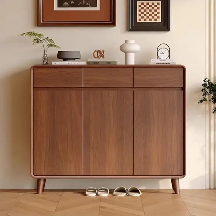 Meubles à chaussures intégrés au mur pour l'entrée de la maison