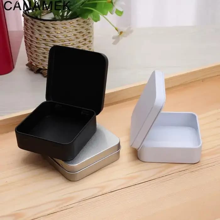 Petite boîte carrée en fer portable