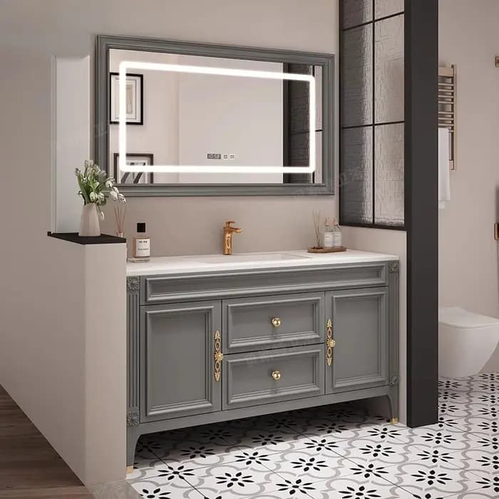 Armoire de salle de bain organisée en chêne