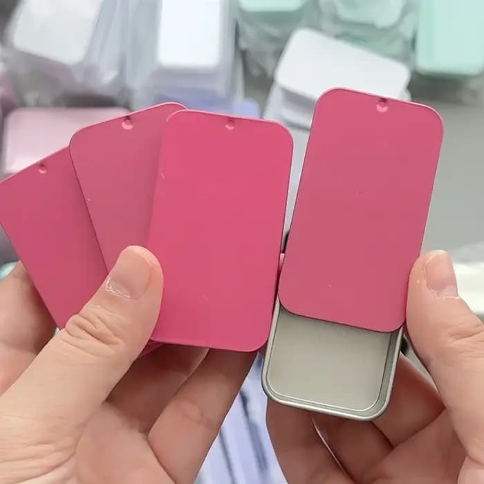 Petite boîte en fer à couvercle coulissant couleur Macaron