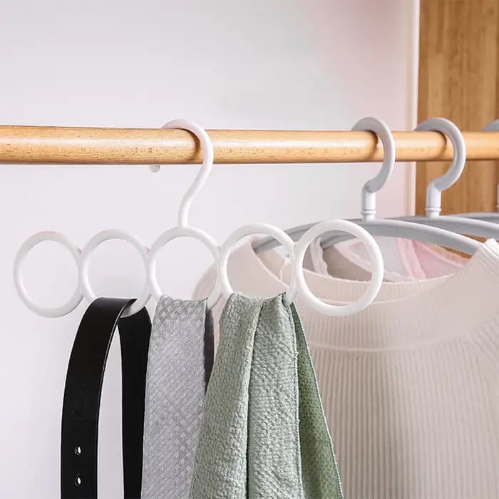 Cintre pour foulards et support de rangement pour ceintures