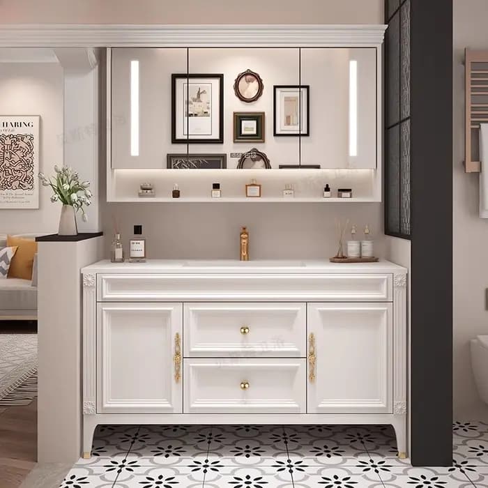Armoire de salle de bain organisée en chêne