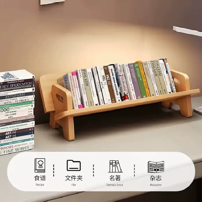Bibliothèque inclinable en bois dans le salon/bureau