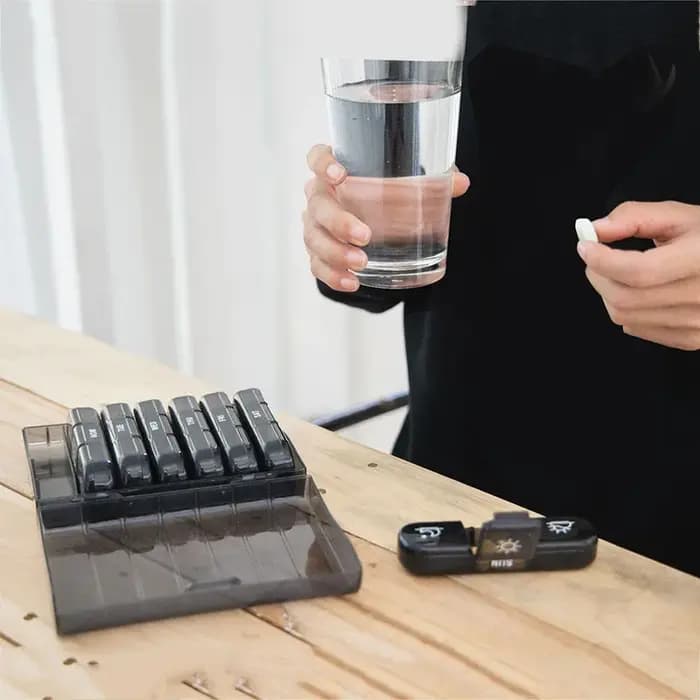 Boîte à pilules hebdomadaire 21 compartiments, organiseur de médicaments, boîte de rangement en plastique PP noir, étui à pilules portable pour médicaments quotidiens