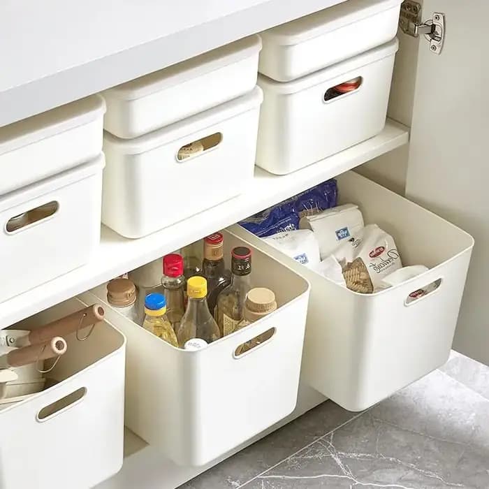 Boîte de rangement en plastique de couleur unie