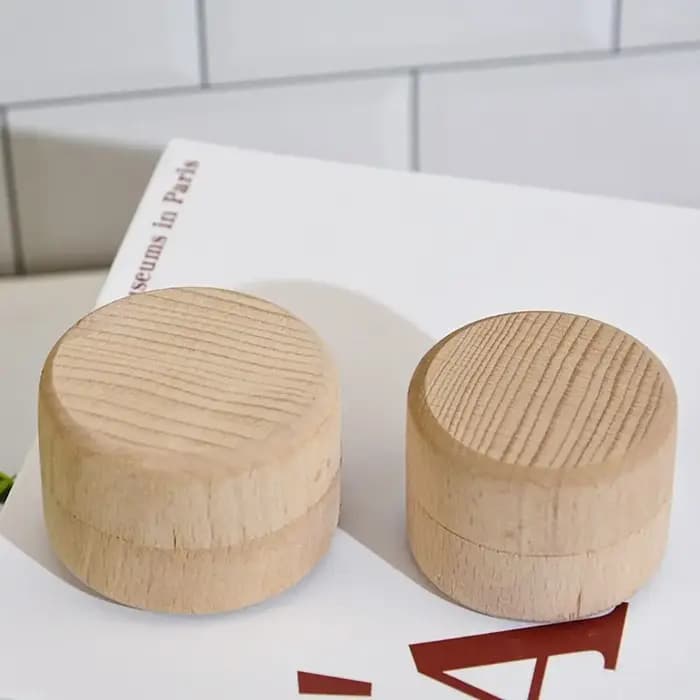Petite boîte de rangement ronde en bois pour bijoux faits à la main