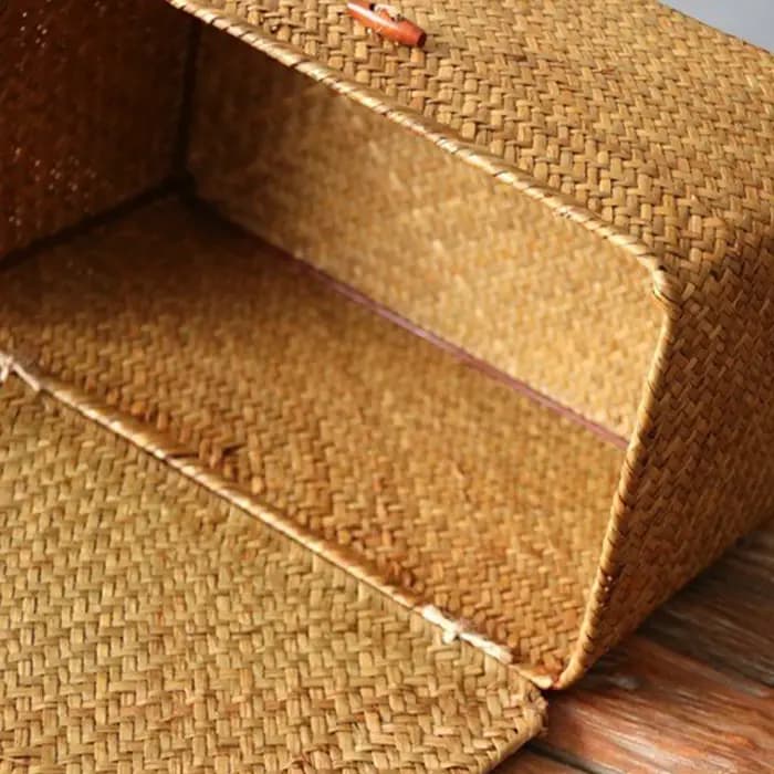 Boîte de paille tressée traditionnelle avec couvercle