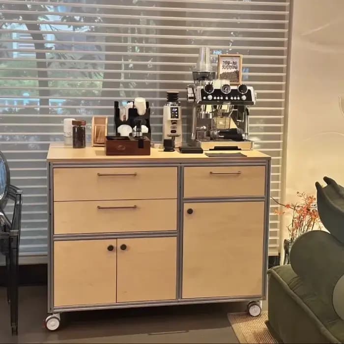 Créez un coin de café curatif à la maison! L'armoire de rangement à vent en bois est trop valieuse