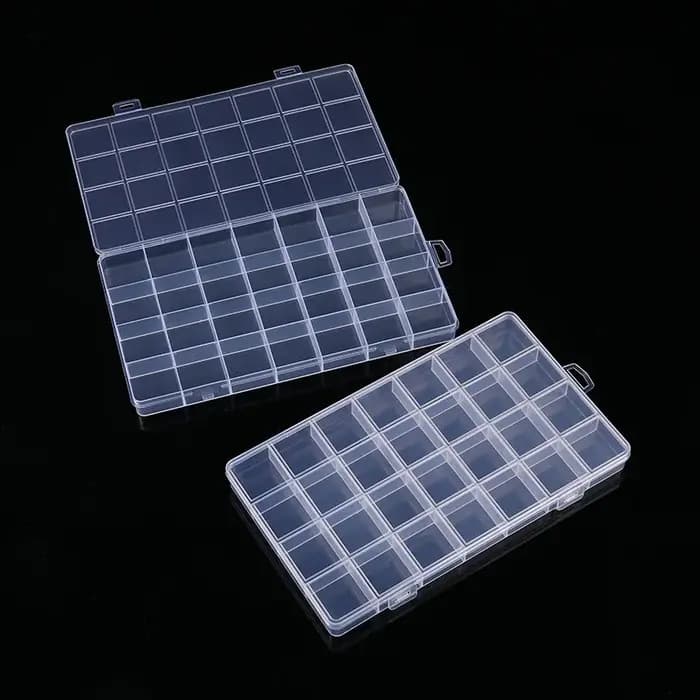 Boîte de rangement en plastique 28 grilles avec fente
