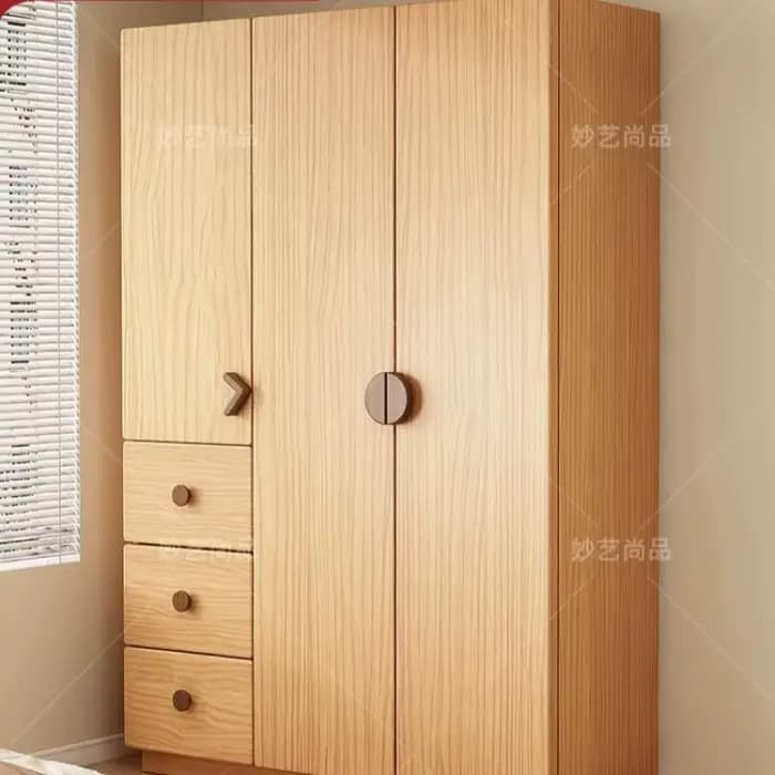 Armoire en bois artisanale