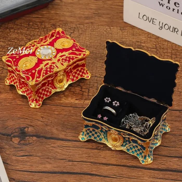 Boîte à bijoux vintage élégante avec détails dorés