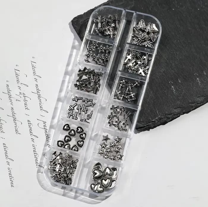 Boîte de 12 grilles Vintage en forme de croix en alliage de Zinc, bijoux pour ongles, fournitures en