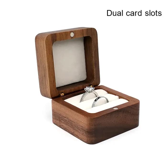 Boîte à bagues en bois doré