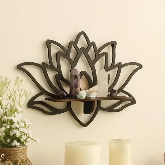 Étagère d en bois sculpté à fleurs