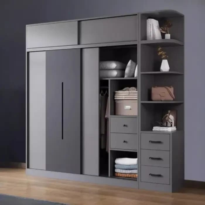 Armoire à vêtements ouverte