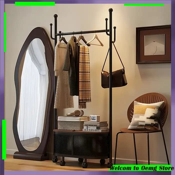 Porte-vêtements sur pied noir vintage avec miroir