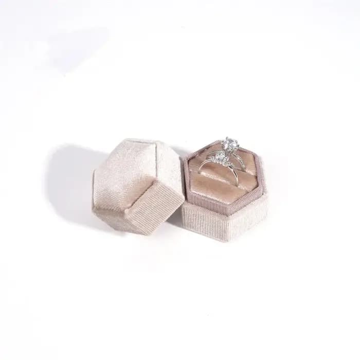Boîte à matiques hexagonale en velours pour mariage