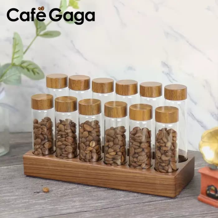 Petite bouteille en verre scellée en bois de hêtre