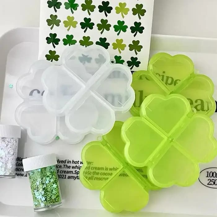Boîte de rangement trèfle à quatre feuilles, 4 grilles, conteneur de médicaments, boîte à pilules, trèfle porte-bonheur, bricolage INS, Mini organisateur de Scrapbook en plastique Durable