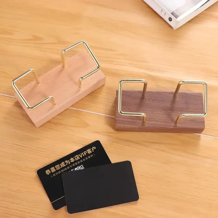 Présentoir de table pour cartes de visite en bois de noyer et hêtre