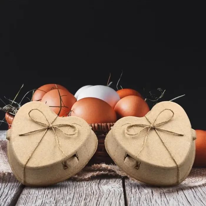Boîtes en carton pour œufs de pâques en forme de cœur
