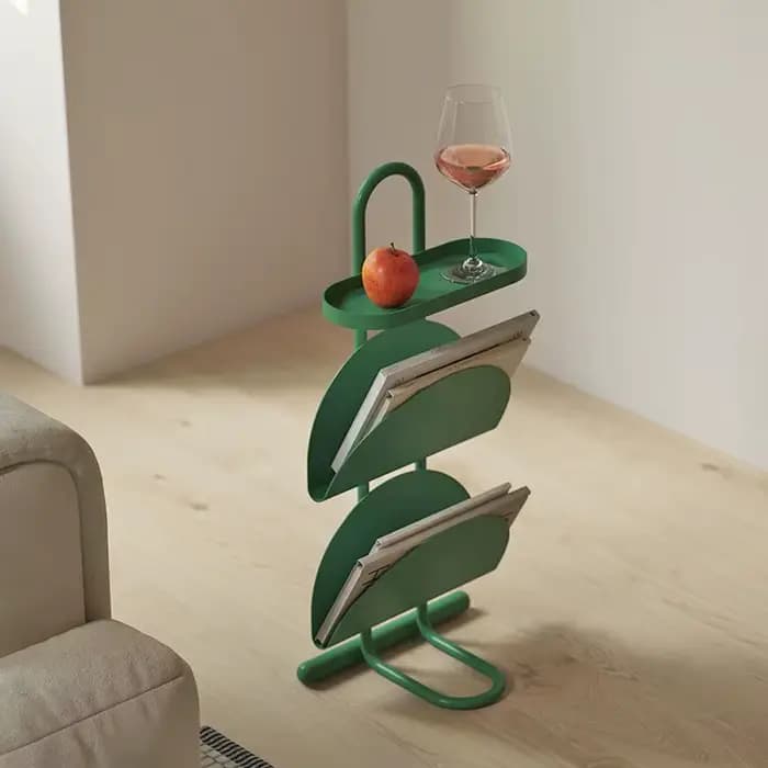 Table basse en métal avec porte-revues