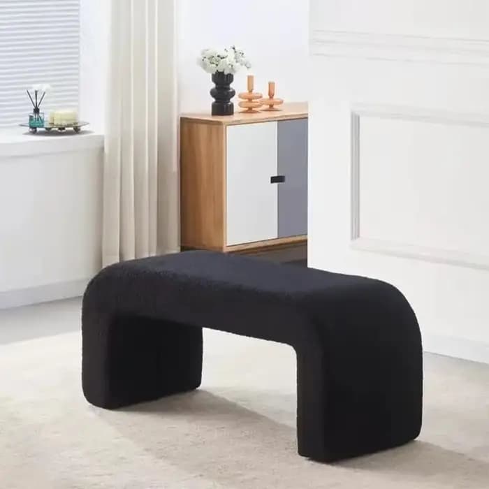 Banc à langer pour chaussures à l'entrée du couloir