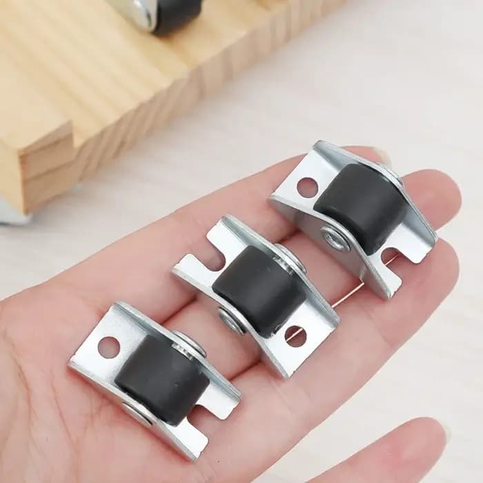 Mini-roulettes universelles pour meubles