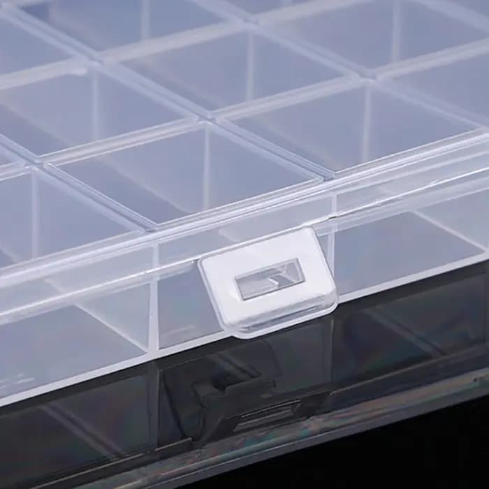 Boîte de rangement en plastique 28 grilles avec fente