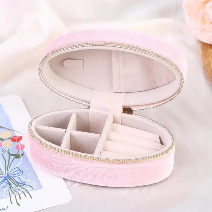 Mini boîte à bijoux en velours de forme ovale pour ranger les bagues, les boucles d'oreilles, les br