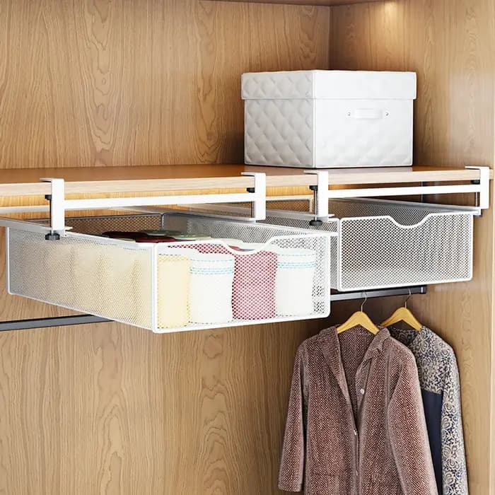 Étagère de rangement suspendue à plusieurs niveaux avec panier coulissant en grille métallique